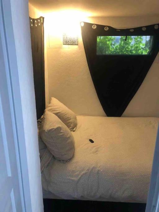 Logement Appartement Bourget Le Bourget Eksteriør bilde